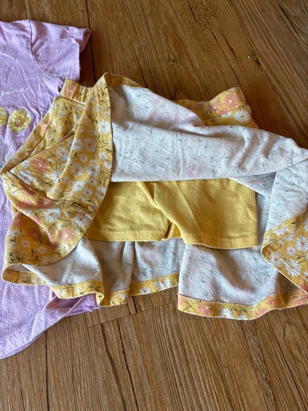 Girl’s casual floral outfit, kids size 5/6 - Picture 4 of 4
